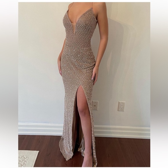 Stunning Prom Dress - NEVER WORN. - Picture 2 of 3